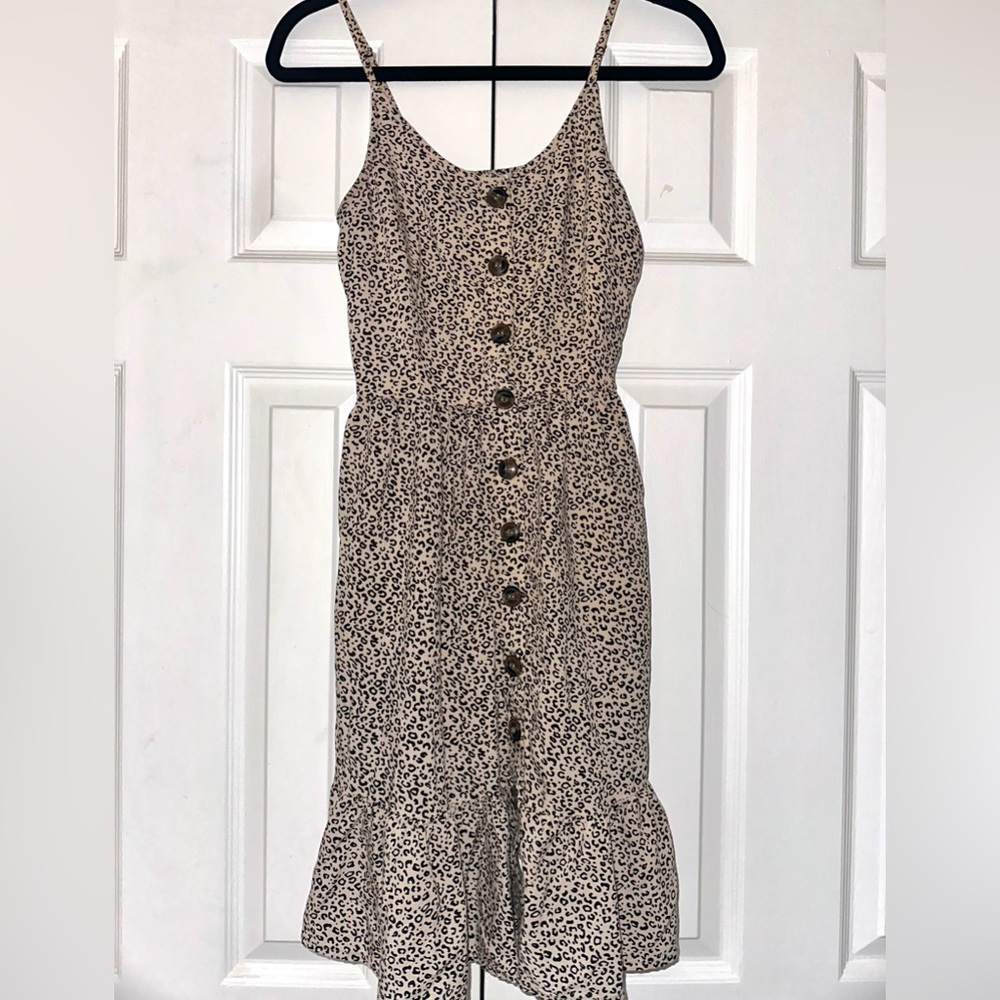 A line leopard cheetah print dress with pockets and ruffled hem sz S